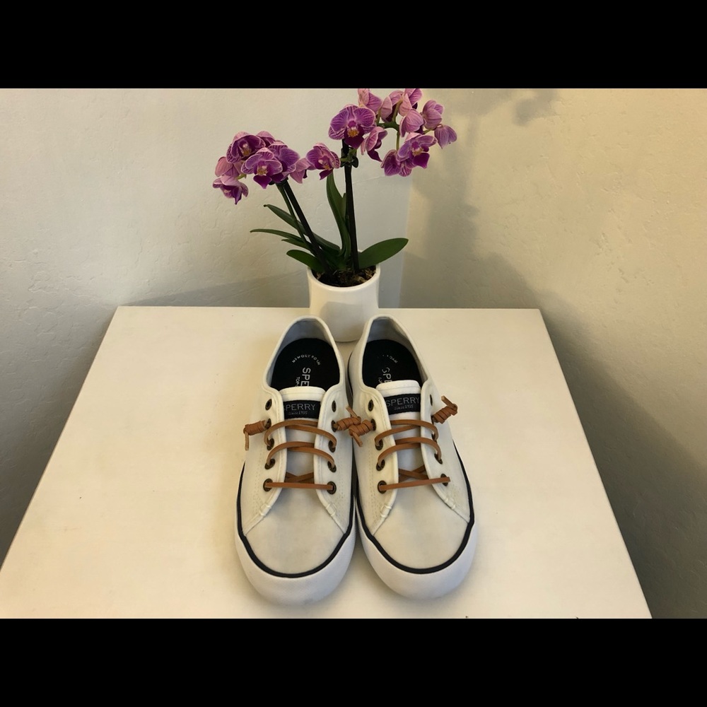 Sperry off white tennis shoes